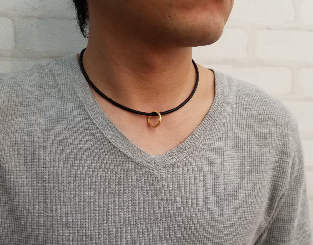 上質なゴールドの輝き、贈り物に喜ばれる一品です【太さ3.0mm 丸紐 ...