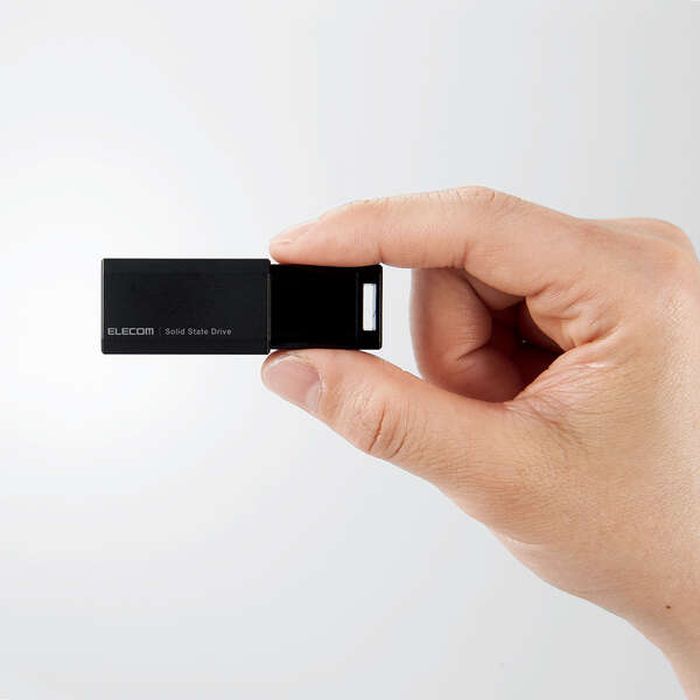 日本に まとめ エレコム 外付けポータブルSSD 1TBホワイト ESD-EJ1000GWHR 1台