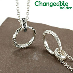 【14日20時から P2倍 最大3000円オフCPも】リングホルダー ペンダント【changeable】【送料無料】アラベスク彫りのレディースリング＆時の数字が刻まれたホルダーセット ZC-2D-2 プレゼント 結婚祝い 出産祝い モバナナ 母の日 ギフト