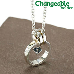【20日23:59まで 限定5%オフCP配布中】リングホルダー ペンダント ネックレス リング 【changeable】【送料無料】シャープなクロスリング&ポップなサイコロチャームのホルダーセット ZC-5E-NNP-221 プレゼント 結婚祝い 出産祝い モバナナ 銀婚式 ギフト|ウェディング通販ドレスアンドレス