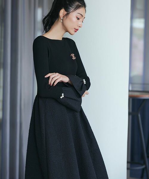 レディース ニットワンピース リブニット セーター 長袖 オフィスカジュアル 仕事服 通勤 ミセス 春 秋 冬 白 黒 女性 服装 上品 きれいめ 大人かわいい 華やか ボートネック フレアスリーブ プリンセスライン 無地 ちくちくしない 即日発送｜DressingU