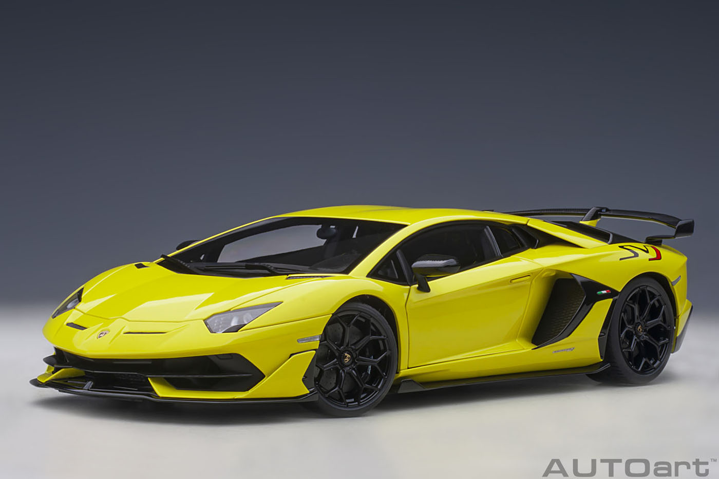 AUTOart オートアート 1/18 ミニカー コンポジットダイキャストモデル 2019年モデル ランボルギーニ アベンタドール Lamborghini Aventador SVJ パールイエロー｜ディー・ティー・ダブリュー