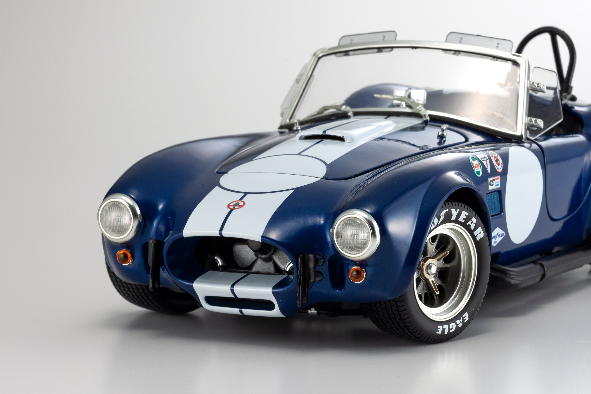 Kyosho 1/18 ミニカー ダイキャストモデル 1965年モデル シェルビーコブラ Shelby Cobra 427S/C ブルー・ホワイトストライブ