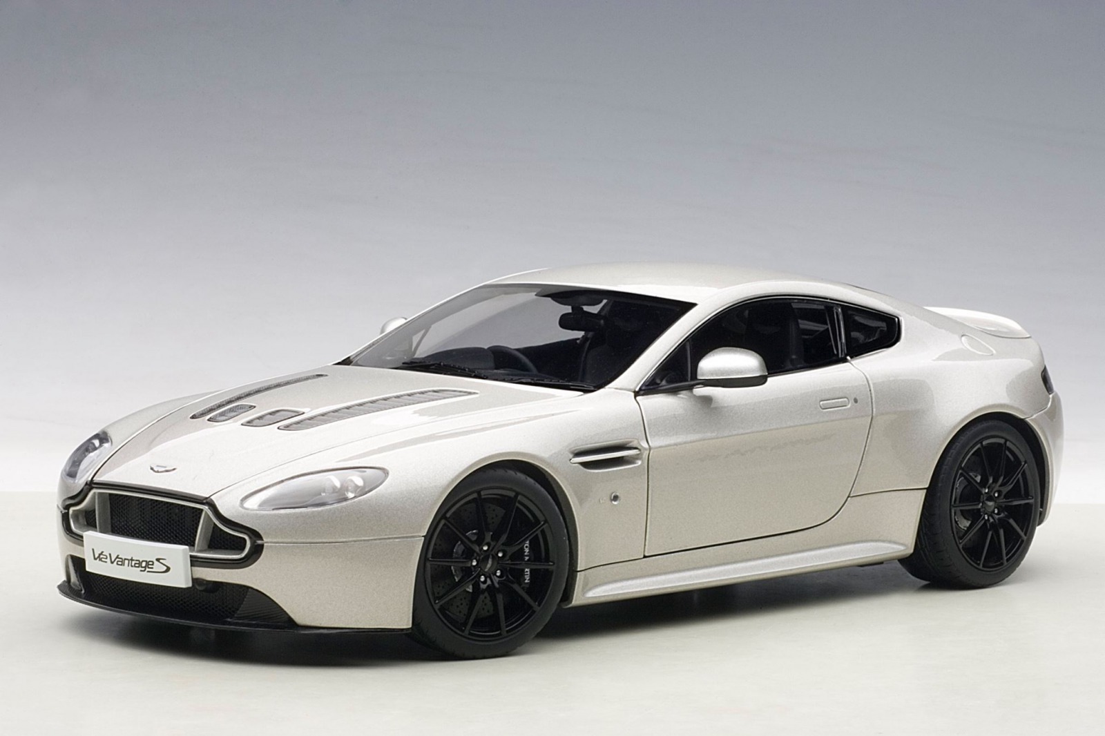 DTW Corporation | Rakuten Global Market: AUTOart 1:18 2015 model Aston ...