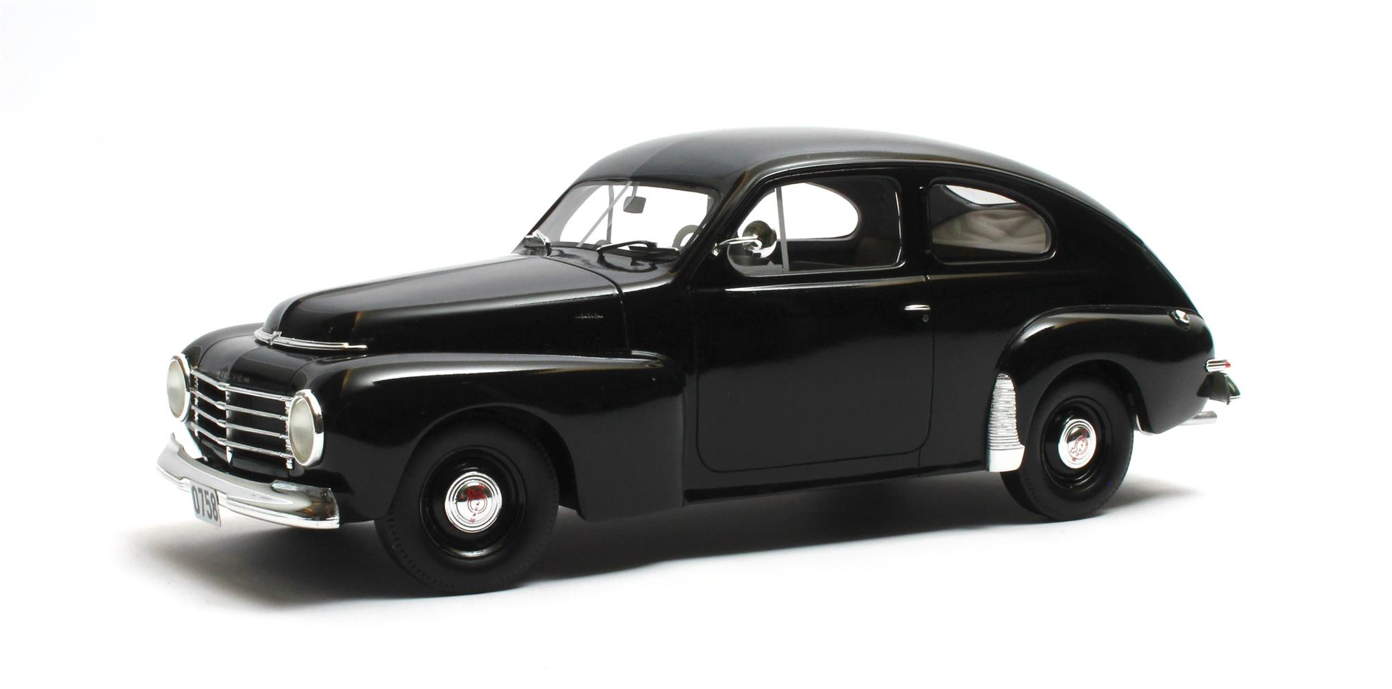 Cult Scale Models カルトモデル 1/18 ミニカー レジン プロポーションモデル 1952年モデル ボルボ VOLVO - PV444 1952 ブラック｜ディー・ティー・ダブリュー