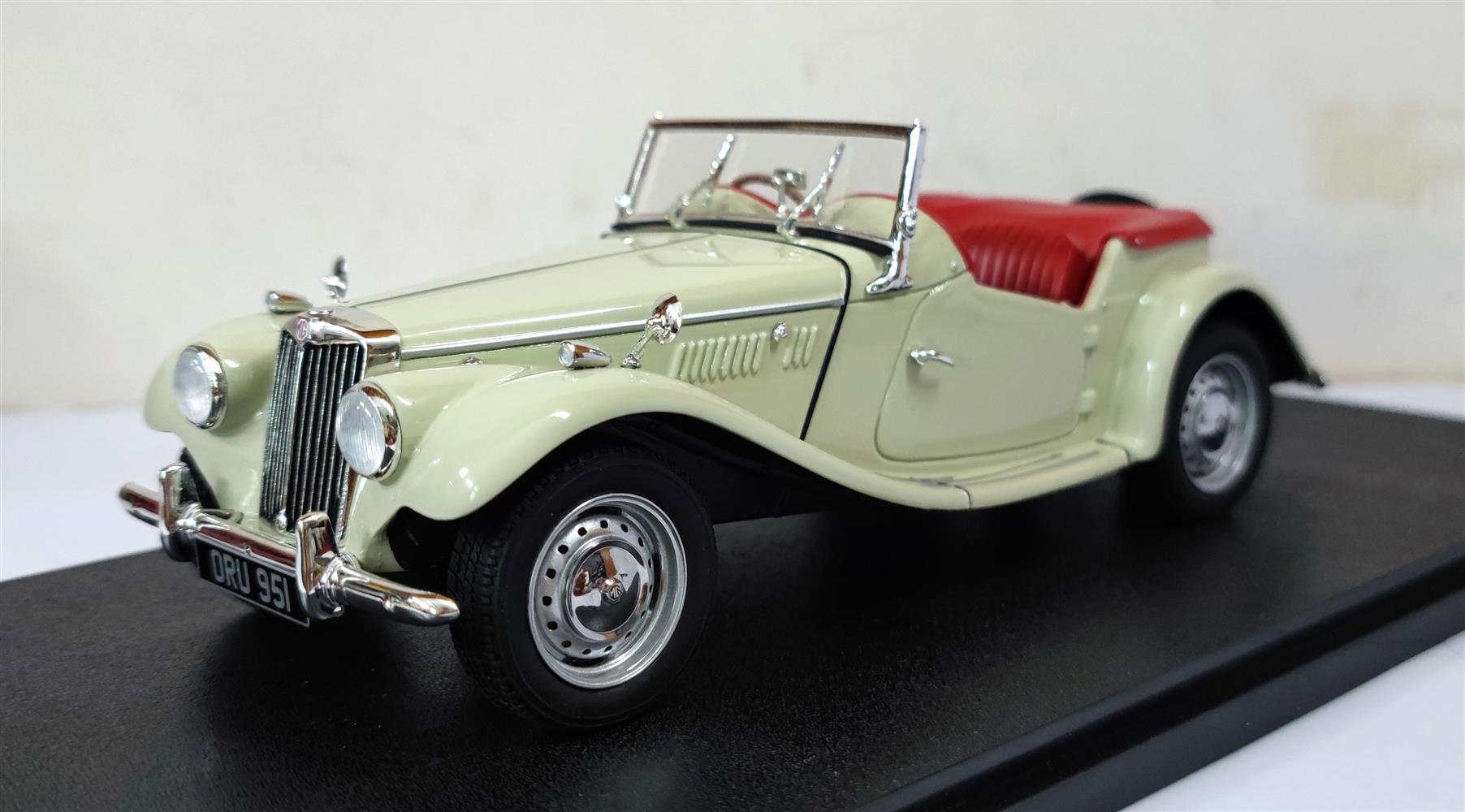 Cult Scale Models カルトモデル 1/18 ミニカー レジン プロポーションモデル 1953年モデル MG - TF CABRIOLET OPEN 1953 ホワイト