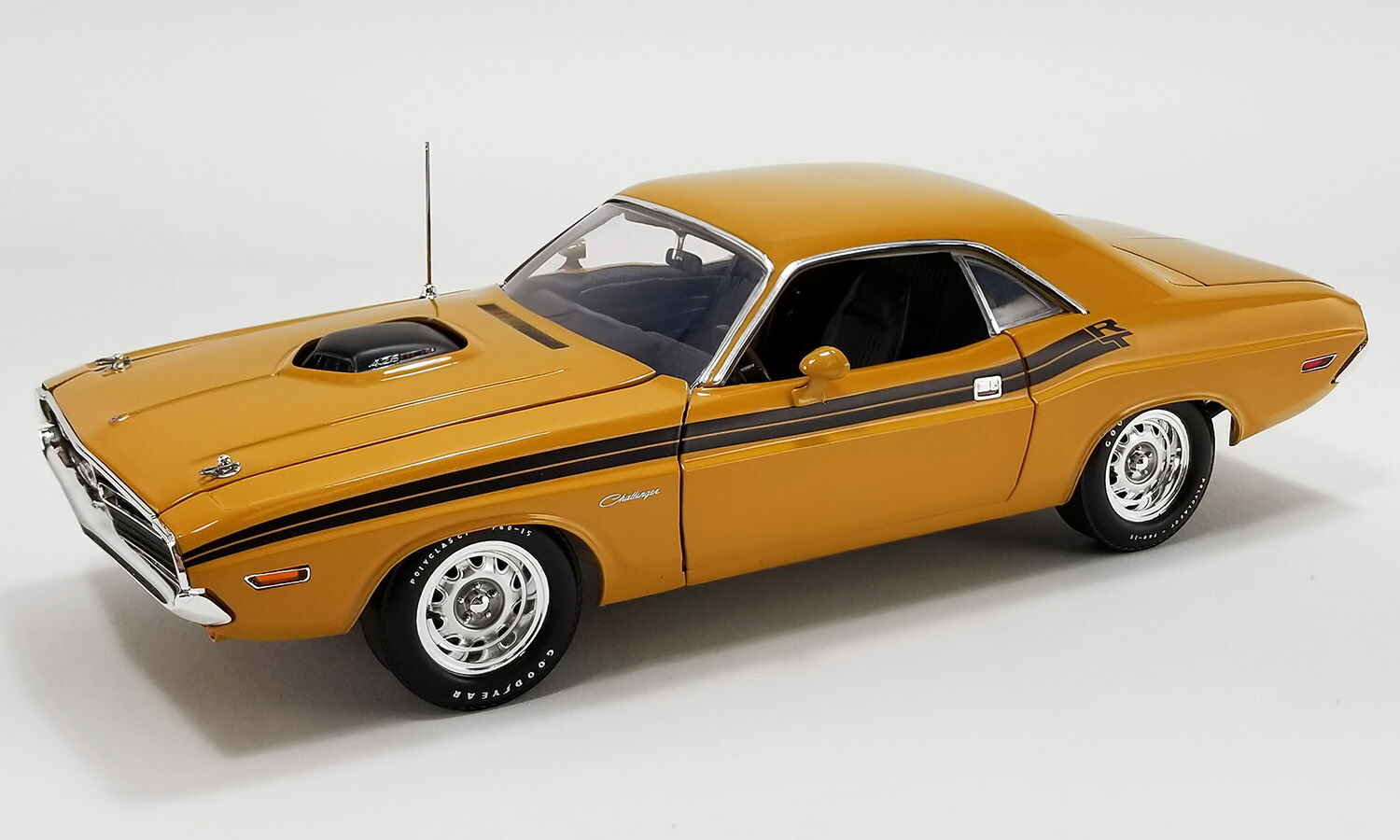 1970 Dodge super bee HEMI  ミニカー 1970 Dodge Super Bee HEMI - White 1:64 Scale | Collectable