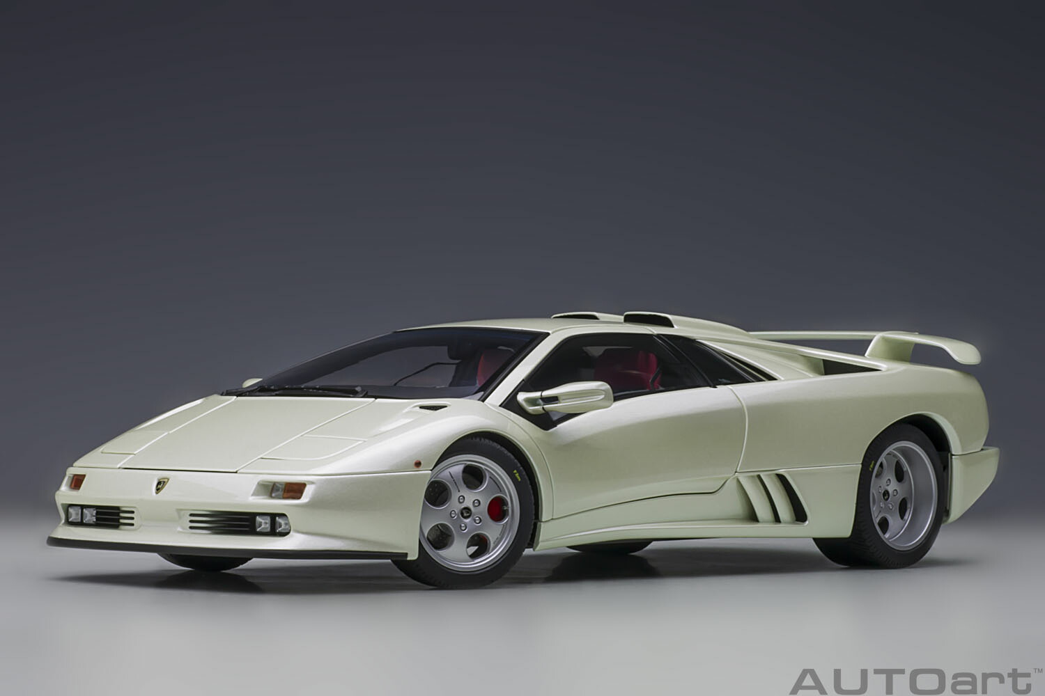 AUTOart オートアート 1/18 ミニカー コンポジットダイキャストモデル 1993年モデル ランボルギーニ ディアブロ SE30 イオタ Lamborghini Diablo SE30 Jota 1993 Ballon White ホワイト|ディー・ティー・ダブリュー