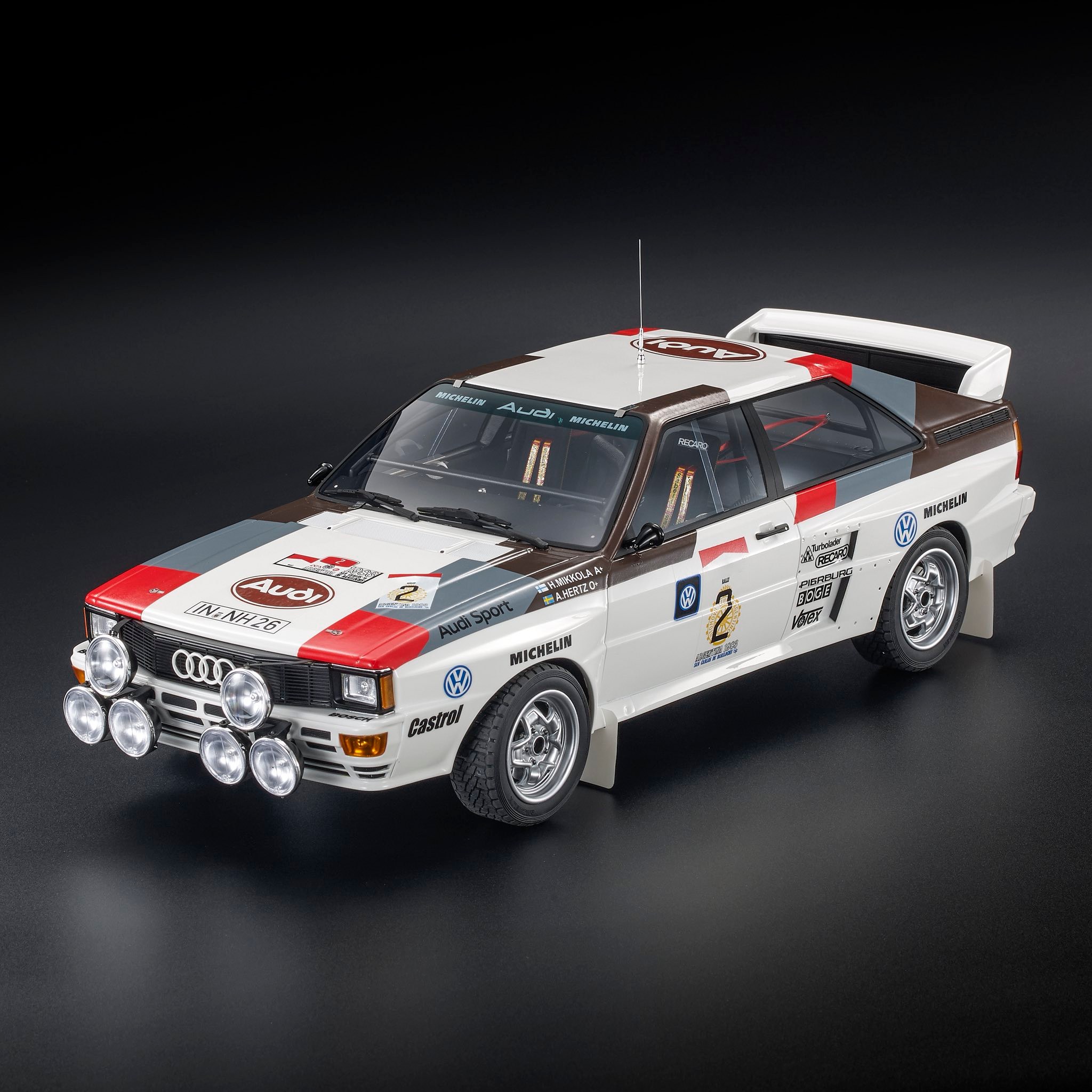 ディー・ティー・ダブリューの差し上げ物 車-ミニカー・トイカー