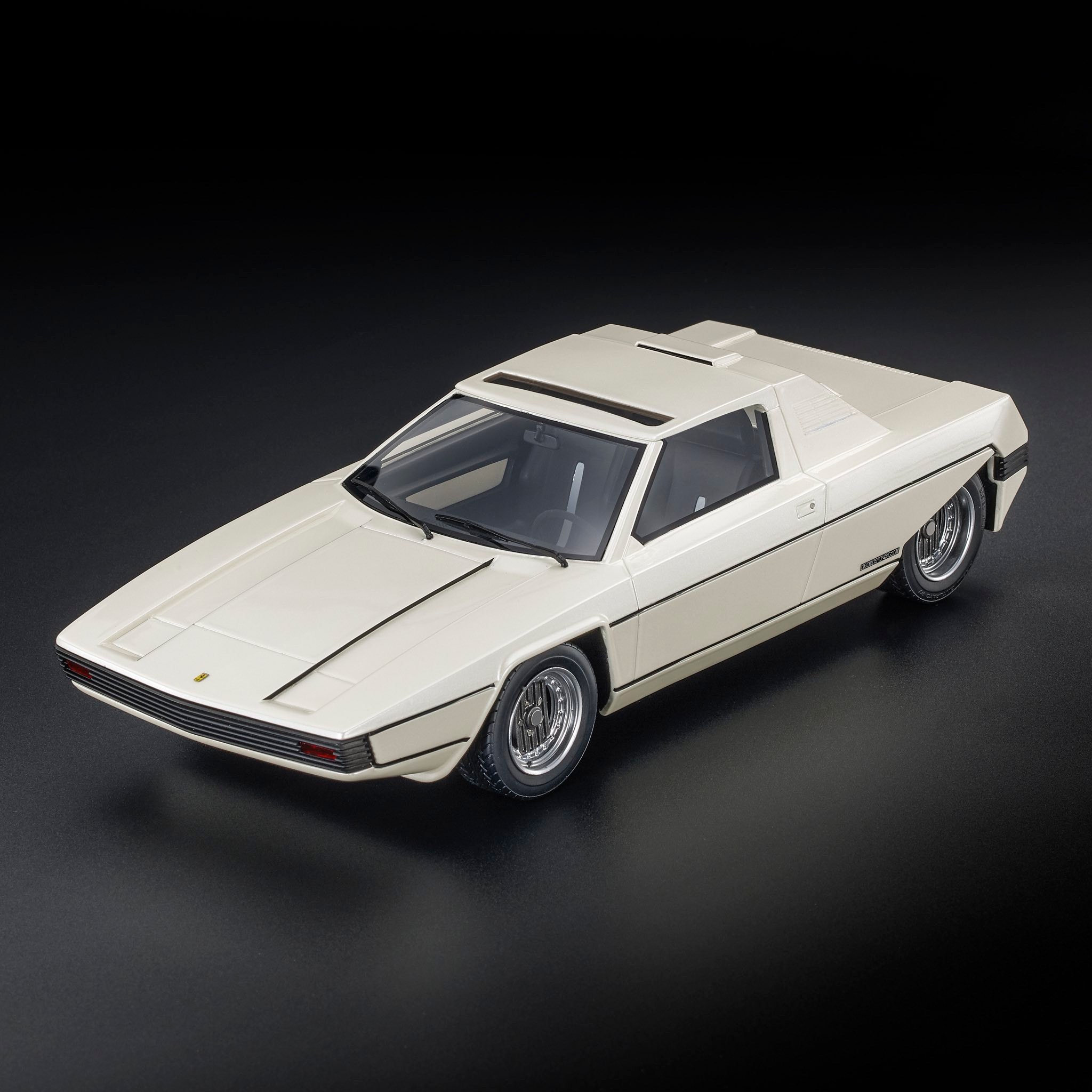 Top Marques トップマルクス 1/18 ミニカー レジン プロポーションモデル 1976年モデル フェラーリ FERRARI - 308 GT BERTONE RAINBOW 1976 ホワイト｜ディー・ティー・ダブリュー