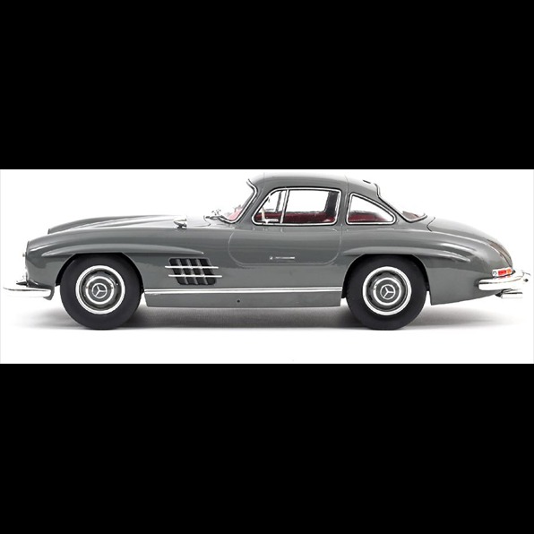 バンダイ製「メルセデス・ベンツ300SL クーペ　ガルウイング」リモコン付 2億5500万円は極めて順当。メルセデス・ベンツ「300SL」は