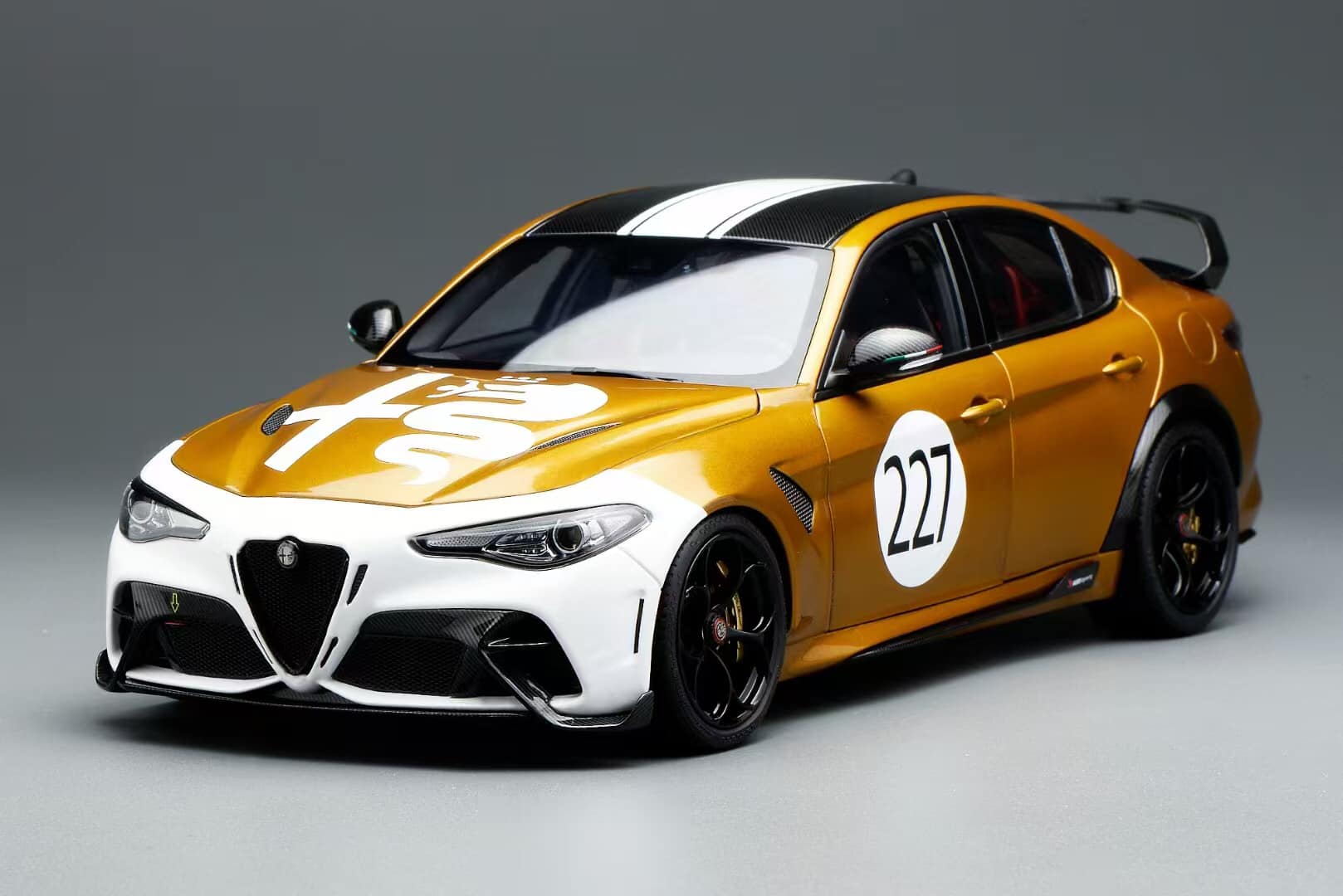 1/18 モーターヘリックス アルファロメオ ジュリア GTA 2021 予約] モーターヘリックス 1/18 アルファロメオ ジュリア GTAm