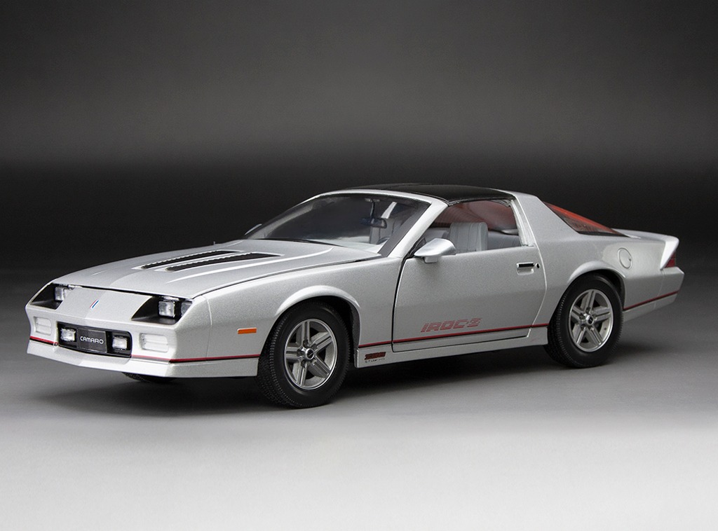 サンスター　1/18　シボレー　カマロ 1/18 シボレー カマロ 1985 Chevrolet Camaro Z28 Black サン