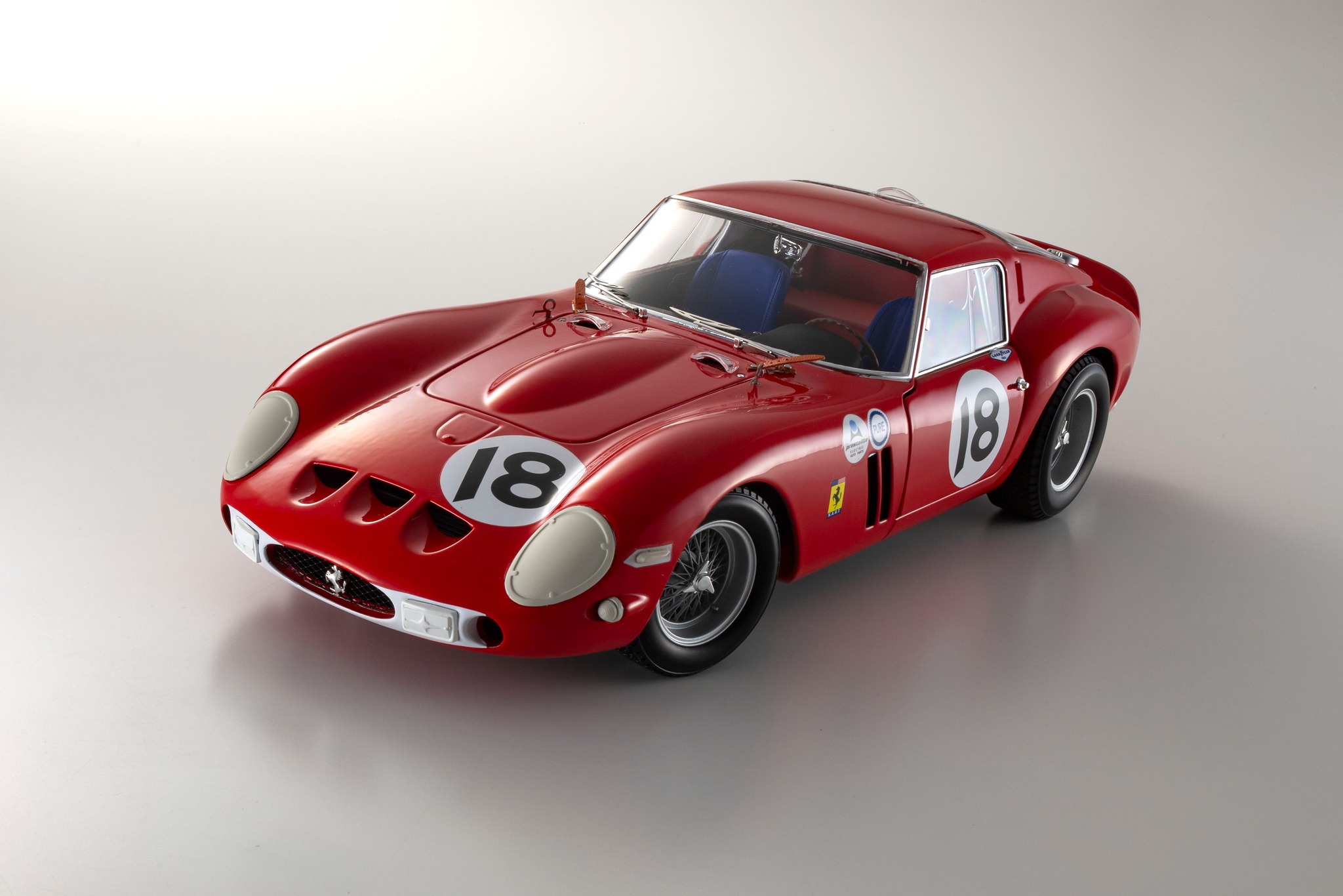 絶版 京商 1/18 フェラーリ365GTB/4デイトナ1969年リアルな再現性 楽天市場】京商 1/18 フェラーリ 365 GTB4 デイトナ コンペティ