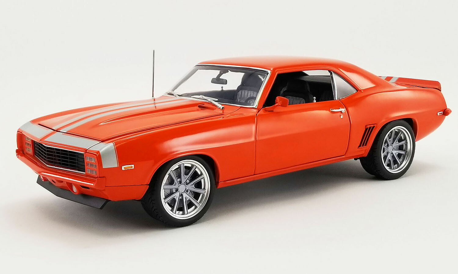 Acme 1 18 ミニカー ダイキャストモデル 1969年モデル シボレー カマロ Chevrolet Camaro Restomod Custom Hugger Orange オレンジ Psicologosancora Es