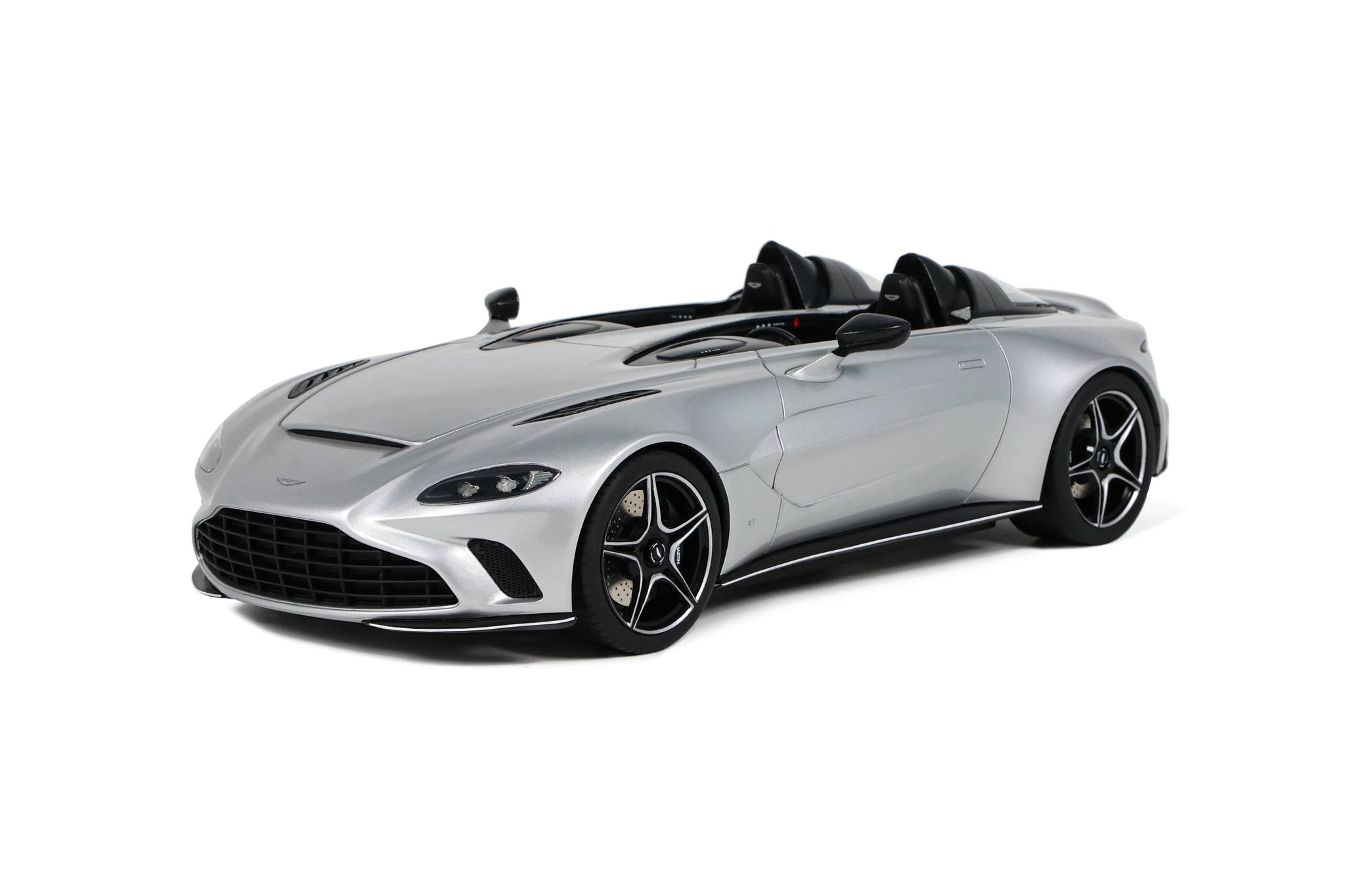 1/18 オートアート アストンマーチン V12ヴァンテージS Amazon | AUTOart 1/18 アストンマーチン V12 ヴァンテージ S