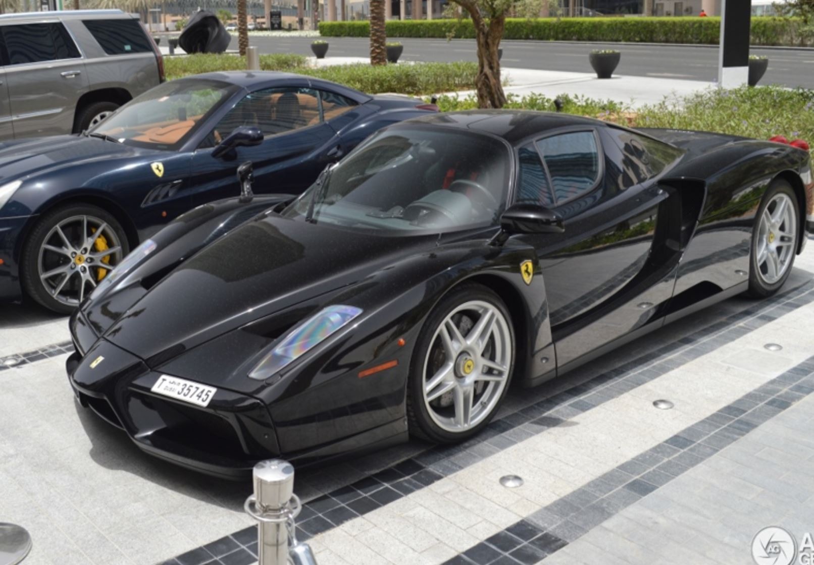 BBR 1/18 ミニカー ダイキャストモデル 2002年モデル フェラーリ FERRARI - ENZO 2002 NERO DS - ブラック プラットフォーム・アクリルケース付き 59,988円