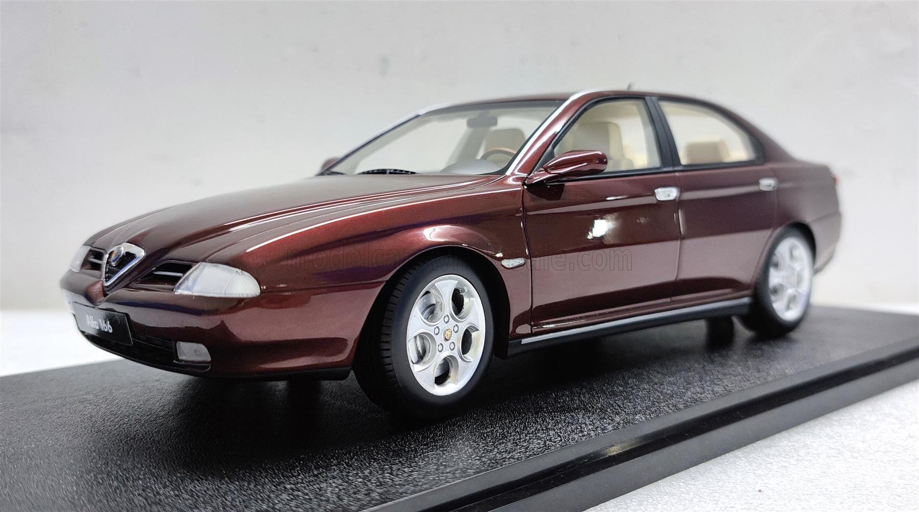 Cult Scale Models カルトモデル 1/18 ミニカー レジン プロポーションモデル 1998年モデル アルファロメオ ALFA ROMEO - 166 3.0 V6 24v SUPER 1998 レッドメタリック
