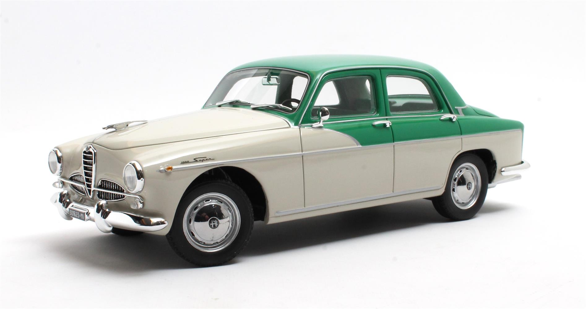 Cult Models カルトモデル 1/18 ミニカー レジン プロポーションモデル 1958年モデル アルファロメオ ALFA ROMEO - 1900 SUPER BERLINA 1958 ホワイト・グリーン|ディー・ティー・ダブリュー
