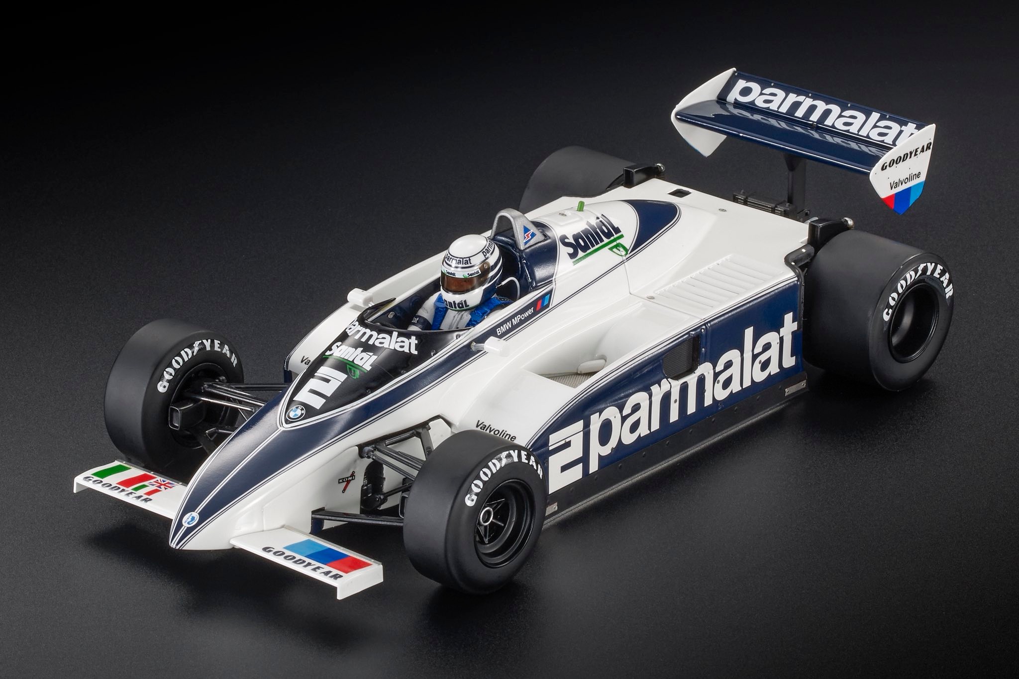 GP Replicas 1/18 ミニカー レジン プロポーションモデル 1982年ドイツGP ブラハム BRABHAM - F1 BT50 PARMALAT No.2 DUTCH GP 1982 RICCARDO PATRESE リカルド・パトレーゼ ドライバーフィギュア付き｜ディー・ティー・ダブリュー