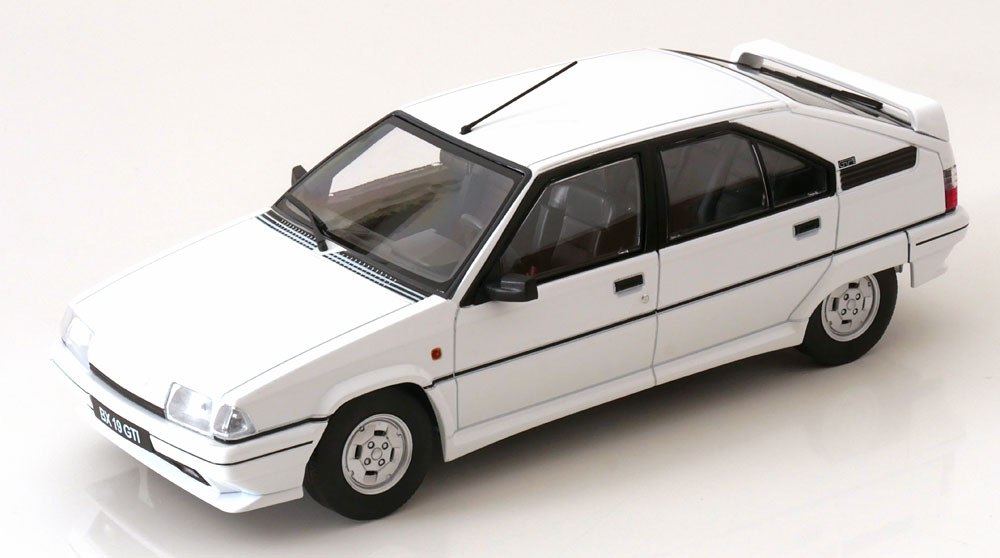 トリプル9 1/18 シトロエン アクセル 12 TRS 1990 (レッド) トリプル9 1/18 シトロエン アクセル 12 TRS 1990 (レッド