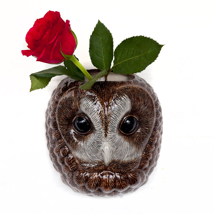 モリフクロウの壁掛け アイディア次第部屋のワンポイントに Tawny Owl Wall Vase モリフクロウの壁掛け イギリス Quailceramics アニマルヘッド 動物 置物 オブジェ インテリア 磁器製 花瓶 鳥好き フクロウ ふくろう Coastalmedcenter Com