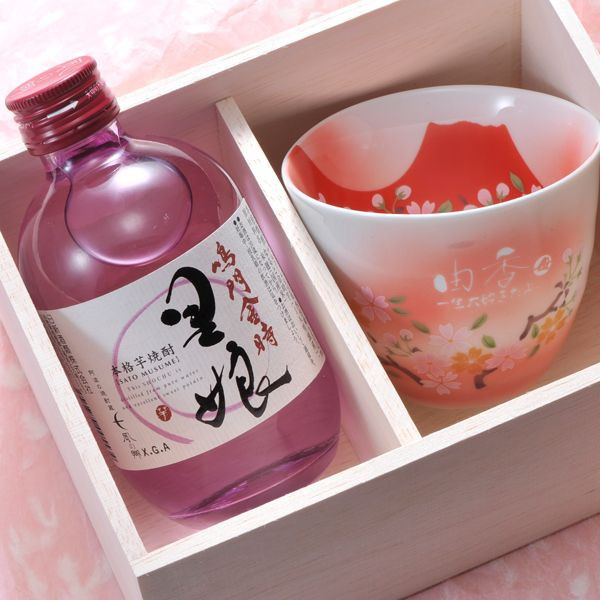 【 酒 】 有田焼　赤富士　白生地　ロックカップ＆ 本格芋焼酎 鳴門金時 里娘 300ml セット 木箱入り