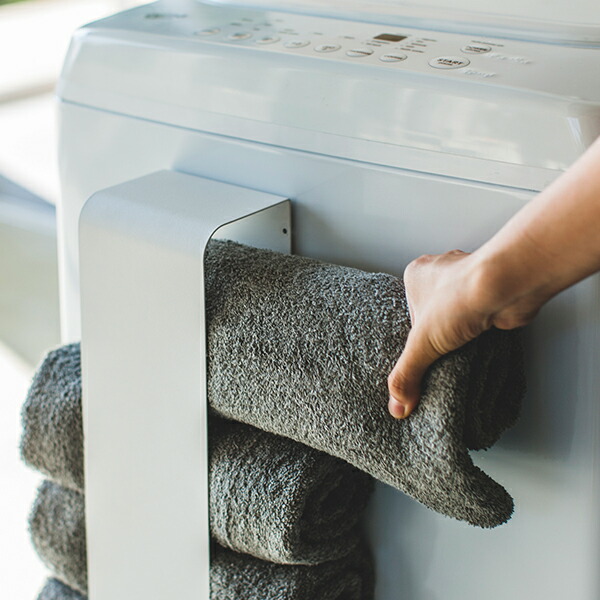 楽天市場 タオル収納 タワー Tower マグネットバスタオルホルダー 整理棚 タオルストッカー タオル置き場 壁面収納 洗濯機横 スリム収納 マグネット収納 タオルラック おしゃれ 磁石 暮らしのソムリエshop