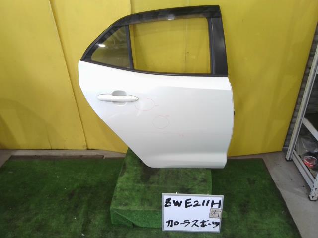 【中古】中古部品 カローラスポーツ ZWE211H 右ﾘｱﾄﾞｱ 【3331010600-250612001413300】