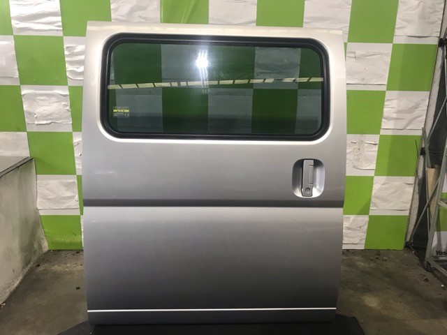 【中古】中古部品 キャラバン QE25 右ﾘｱﾄﾞｱ 【3330530100-000005405813300】 22,968円