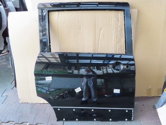 【中古】中古部品 セレナ GFC27 右ﾘｱﾄﾞｱ 【3380050000-000037208113300】