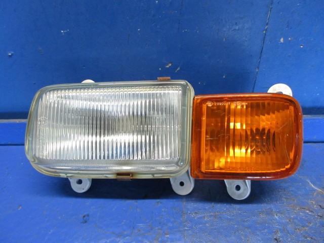 【中古】中古部品 UD日産大型車 CD5ZA 左ﾌｫｸﾞﾗﾝﾌﾟ 【3310270100-000014510110950】