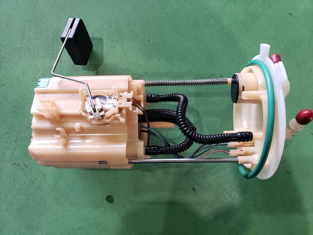 【中古】中古部品 エルグランド TNE52 ﾌｭｰｴﾙﾎﾟﾝﾌﾟ 【3310590000-202506075620600】
