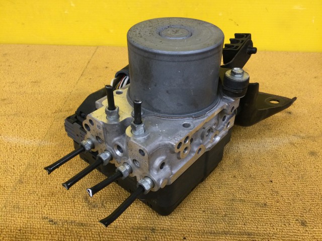 【中古】中古部品 ハリアー ZSU65W ABSｱｸﾁｭｴｰﾀｰ 【3330960100-000052527042500】 19,305円