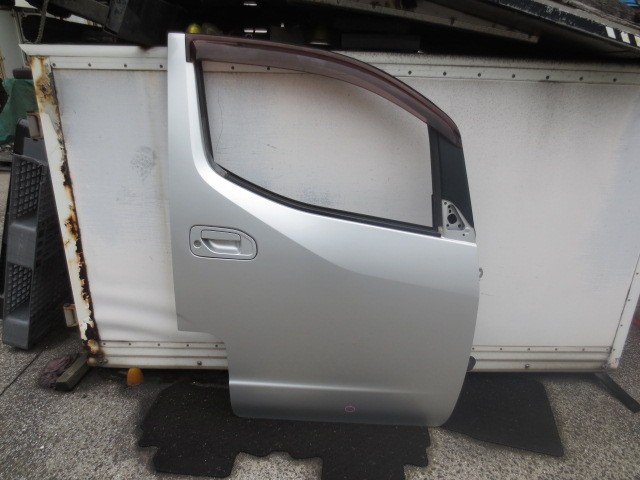 【中古】中古部品 NV200バネット M20 右ﾌﾛﾝﾄﾄﾞｱ 【3340240100-202500005513100】