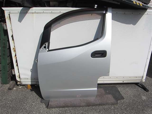 【中古】中古部品 NV200バネット VM20 左ﾌﾛﾝﾄﾄﾞｱ 【3340240100-250626500113200】｜e-cleマート