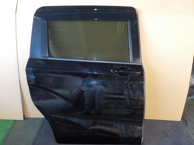 【中古】中古部品 フリード GB5 右ﾘｱﾄﾞｱ 【3260200000-250626000513300】