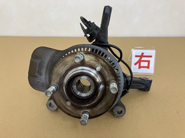 【中古】中古部品 スイフト ZC72S 右ﾌﾛﾝﾄﾅｯｸﾙﾊﾌﾞ 【3330460100-000001602544310】
