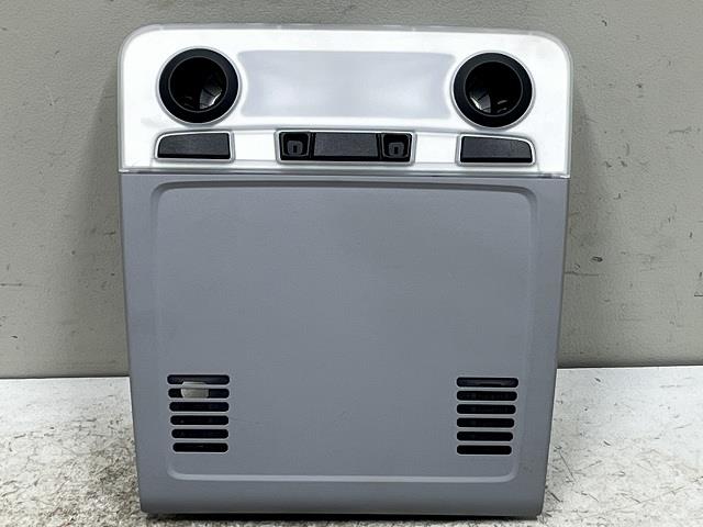【中古】中古部品 BMW 1シリーズ UE16 ルームランプ 【3310070100-0000Y0768968200】