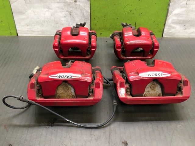 【中古】中古部品 BMW ミニ SSJCW 右ﾌﾛﾝﾄｷｬﾘﾊﾟｰ 【3330530100-000005406544330】