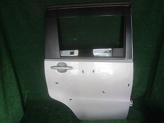 【中古】中古部品 タントエグゼ L455S 右ﾘｱﾄﾞｱ 【3310030100-250701000213300】