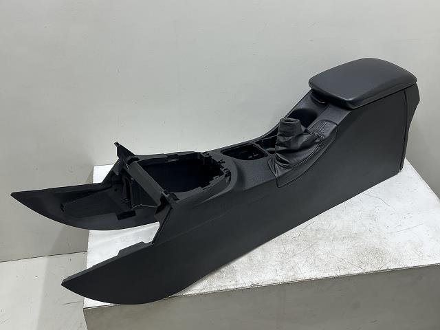 【中古】中古部品 プジョー 308 T7W5F02 ｺﾝｿｰﾙﾎﾞｯｸｽ 【3310070100-0000Y0770177100】