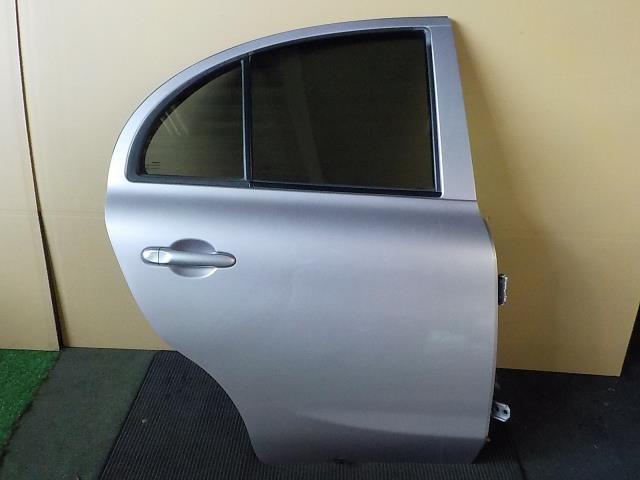 【中古】中古部品 マーチ K13 右ﾘｱﾄﾞｱ 【3260200000-250627000113300】