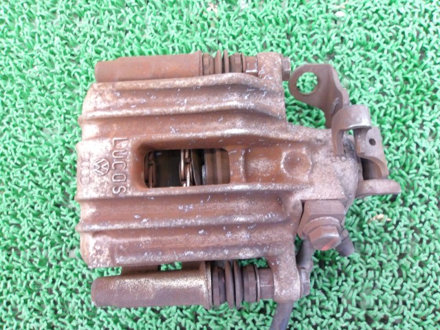 【中古】中古部品 アウディ A1 8XCAX 右ﾘｱｷｬﾘﾊﾟｰ 【3310250100-000253025244430】