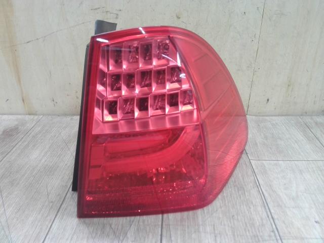 【中古】中古部品 BMW 3シリーズ US20 右ﾃｰﾙﾗﾝﾌﾟ 【3310390100-250529000315500】