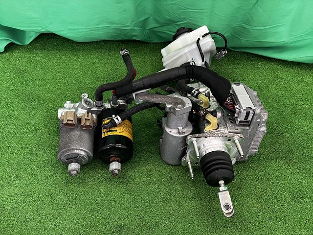 【中古】中古部品 プリウスα ZVW40W ABSｱｸﾁｭｴｰﾀｰ 【3330240100-002025576042500】