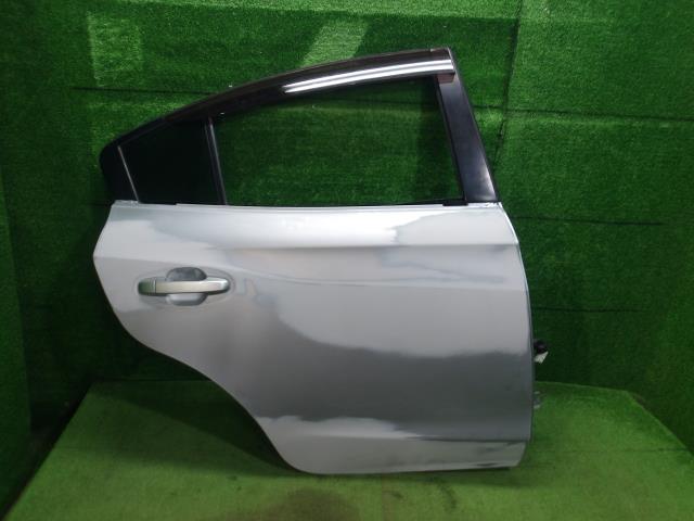 【中古】中古部品 インプレッサ GK7 右ﾘｱﾄﾞｱ 【3330420100-250707000313300】