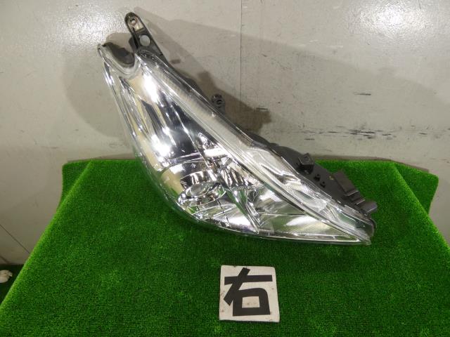 【中古】中古部品 プリウスα ZVW41W 右ヘッドランプ 【3260250000-000025097110800】