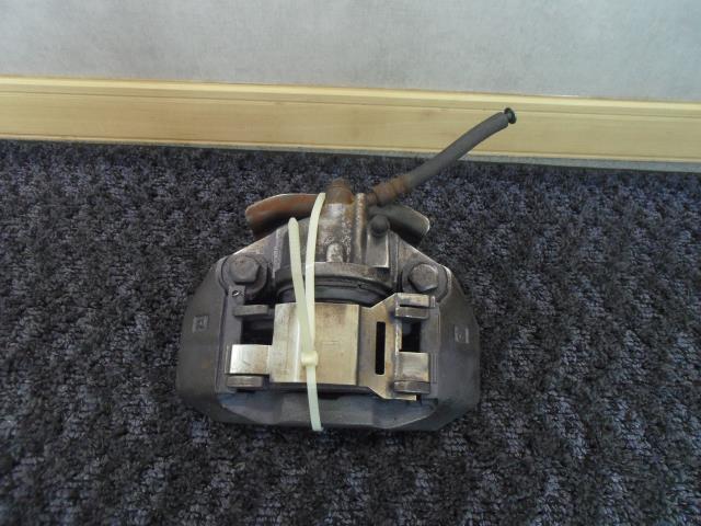 【中古】中古部品 サンバー KS4 右ﾌﾛﾝﾄｷｬﾘﾊﾟｰ 【3330440100-250709000244330】