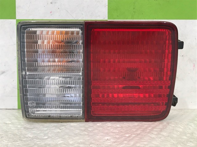【中古】中古部品 エブリィ DA17V 右テールランプ 【3330530100-000005409615500】